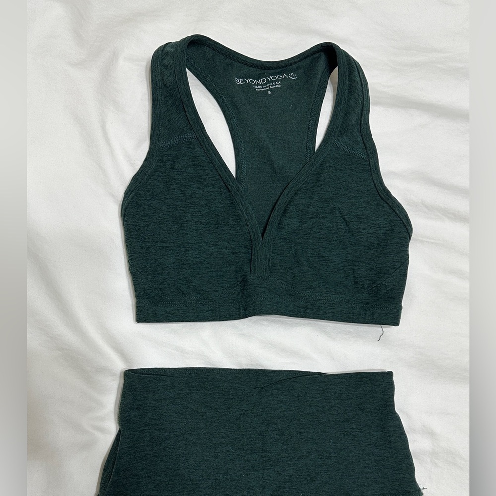Beyond Yoga Spacedye dark green yoga set